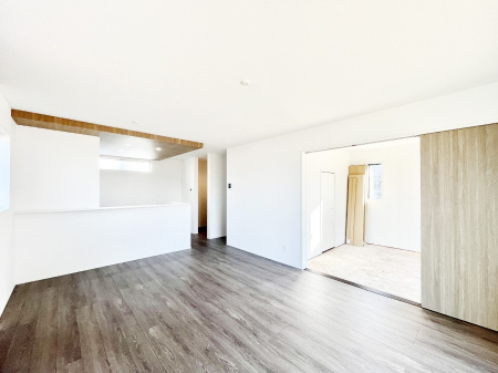 ���̑����ρ@�Ƒ��̏Ί炪���R�Ɛ��܂�Ă���A����ȕ��͋C�̃_�C�j���O�Ɏd�オ���Ă��܂��B