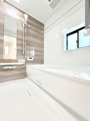 �����@�������S�������`Bath Room�`  �L�X�Ƃ������͋C�̗ǂ��o�X���[���B  ���q�l�ƈꏏ�ɂ����C�ɓ���y���݁A�v���o�̈�y�[�W�����܂���؂ȏu�ԁB  ���X�̔������t���b�V���ł������ł��B