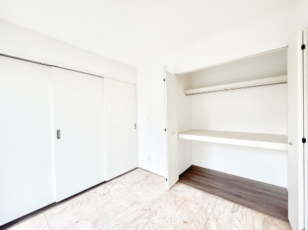 ���̑����ρ@�������S�������`Japanese Room�`�@LDK�אڂ̘a���́A�A�C���������Ȃǉ��l�̉Ǝ��X�y�[�X�Ƃ��āA�܂������Ȃ��q�l�̂��邲�ƒ�ł͂����Q�₨�ނւ��̏�Ƃ��Ă����p���������܂��B