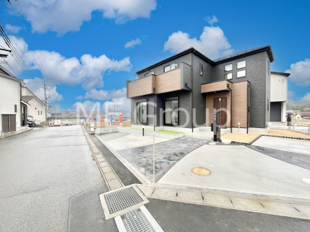 ���n�O�ώʐ^�@�O�ρ`Exterior�`�@�O�ʓ��H�F�� 6.5m �����A�� 6m �����@�Z��n�ɂȂ��Ă���̂Ŏԗʂ����Ȃ��A�Â��ȗ��n�ł��B�q��Ċ����ǍD�ł������ӊ������킹�Ă��ē������Ē����܂��B