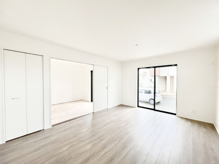 ���̑����ρ@�������S�������`Living�`�@�L���ȗz�������̏ꏊ���Ƃ炵�����B�����邱�̋�Ԃ݂͂�Ȃ̏Ί炪�W���ꏊ�A����Y��A���邱�Ƃ̂Ȃ����킢���Ȃ���b���y���ގ��ԁA��������̎v�����Ԃ���ꏊ�B