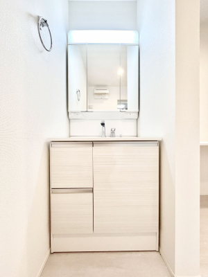 ���ʑ�E���ʏ��@�������S�������`Dressing Room�`  ����������F�����œ��ꂳ��Ă���ƁA�X�b�L���Ɛ�������ۂ������܂��B���̗��ɂ͂����Ղ�Ǝ��[�X�y�[�X��W�������I�����́A�V���v�����@�\�����d�����āB