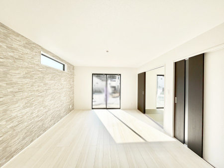 ���r���O�@���邢�z���������A�����̕��͋C�ɖ�������郊�r���O�E�_�C�j���O�B