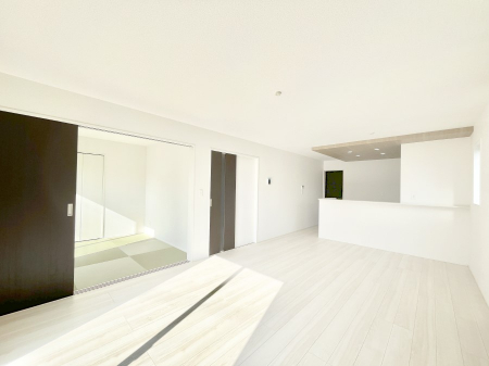 ���̑����ρ@�Ƒ��̏Ί炪���R�Ɛ��܂�Ă���A����ȕ��͋C�̃_�C�j���O�Ɏd�オ���Ă��܂��B