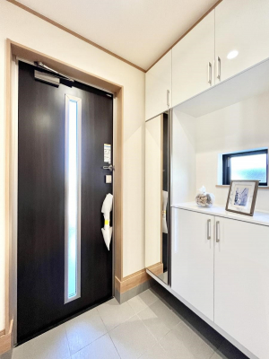 ���ց@�����`Entrance�`�@���ʔ��~���[�t�Ȃ̂ŁA���o�����O�̐g�����Ȃ݃`�F�b�N�Ɂ��􌺊ւ͂��q�l�����o�}�������ԍŏ��̏ꏊ�A�A���Ă��鎞�ɓ���ŏ��̏ꏊ�B����ȏꏊ�����炱���A���ǂ���ԂɁc��