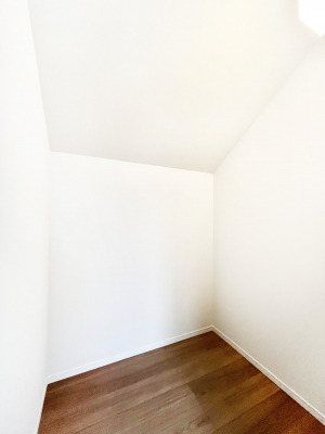 ���̑��@�����`Walk-in Closet�`�@�K�v�Ȃ��̂�R�[�f�B�l�[�g���ꗗ���Ċm�F�ł��A�g�x�x�⏀�����Z���ԂōςރE�H�[�N�C���N���[�[�b�g��ݒu���܂����B�Ƃ̒�����������Ƃ�����֗��Ȏ��[�X�y�[�X�ł��B