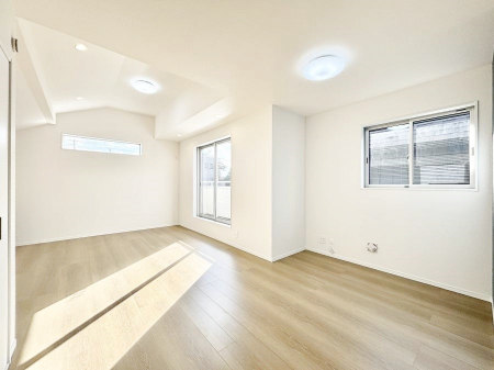 ���r���O�@���邢�z���������A�����̕��͋C�ɖ�������郊�r���O�E�_�C�j���O�B