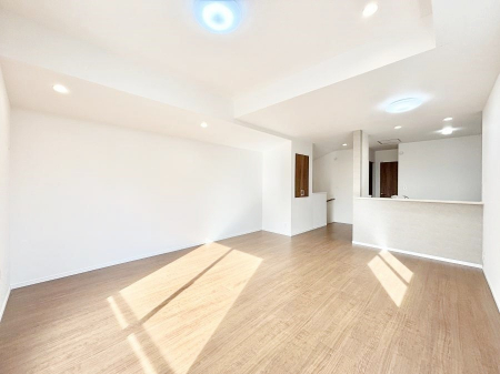 ���̑����ρ@���Ƒ��̉�b���͂��ށA�J���I�ȃ_�C�j���O