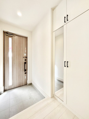 ���ց@�����`Entrance�`�@���ʔ��~���[�t�Ȃ̂ŁA���o�����O�̐g�����Ȃ݃`�F�b�N�Ɂ��􌺊ւ͂��q�l�����o�}�������ԍŏ��̏ꏊ�A�A���Ă��鎞�ɓ���ŏ��̏ꏊ�B����ȏꏊ�����炱���A���ǂ���ԂɁc��