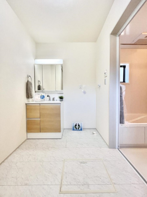 ̑@ʏ͂Ƃ̂Xy[XŁAgxx̃XLPASɗ]TĂłłB  