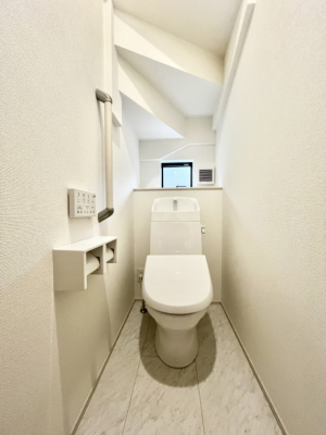 �g�C���@�����`Toilet�`  �Y��E�X�b�L���E���K�ȃE�H�V�����b�g�t�g�C���ł��낰���Ԃł��B  �g�C���͖����g�킴��𓾂Ȃ����́B����������ۂ������ł��ˁB  �g�C����2��������̂Œ��̍��G���ɕ֗��ł��I