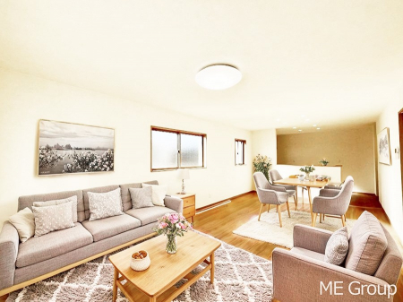 ���r���O�@�������Q�������`Living�`�@�Ƒ��̐H����c���̂ق��A�q�ǂ���V�΂�����A�F�l���������肷��LDK�͏Z�܂��̒��S�B�����ԉ߂����ꏊ������A���̋�Ԃ͏Z�܂��S�̂̋��S�n�����E���܂��B���Ƌ��CG�ł�