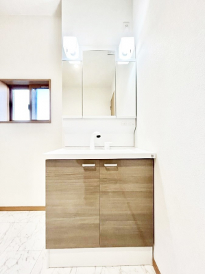 ���ʑ�E���ʏ��@�������Q�������`Dressing Room�`�@���邭����������p�E�_�[���[���B�����g���ꏊ�����炱���A���K�ȋ�ԂƂȂ��Ă���܂��B�V�����v�[�h���b�T�[���̗p���Ă���܂��̂ŁA���V��������y�ɏo���܂��B