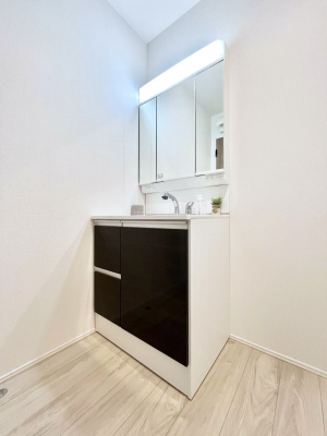 ̑@`Dressing Room`@邭pE_[[Bgꏊ炱AKȋԂƂȂĂ܂BVv[hbT[̗pĂ܂̂ŁAVyɏo܂B