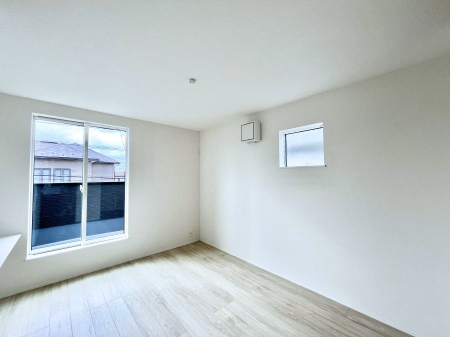 Q@`Bed Room`@2ʍ̌mۂ邢́AʂǂAϋSn̗ǂԂƂȂĂ܂Bu₩ȕċN钩́AK̎n܂ɁIʕƂĂǂZ܂