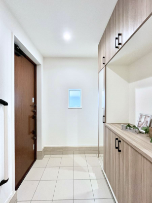 ց@`Entrance`@ւ͉Ƃ̊Ƃ܂䂪Ƃ̃ZX肰Ȃ閣͂錺֑ÿ݂BAxɉƑقƂłSn悢ԑ؂łˁ