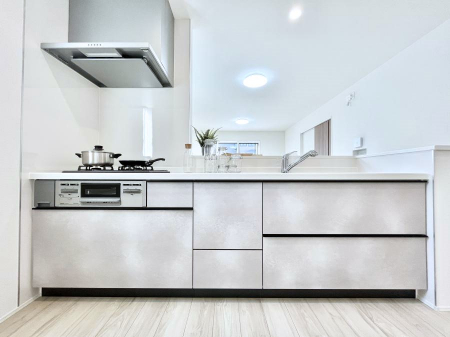 Lb`@`Kitchen`@beރrOAȂLb`BƂ́Ał͂ȂA炵AKɂꏊBΊ̖A炬̓X̂߂ɁAŐV̐ݔEdl̗pB