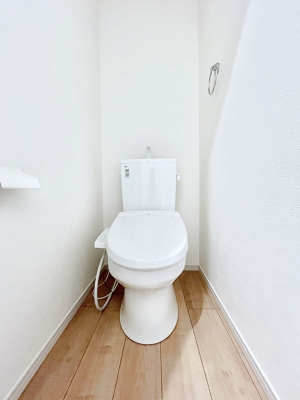 �g�C���@�g�C����1�K��2�K���ꂼ��ɔz�u����Ă��ĂƂĂ��֗��ł��B 