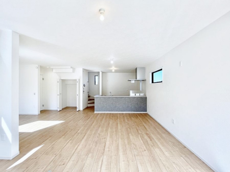 ���̑����ρ@�����u�������܁v�u��������v�Ƒ��Ƃ̃R�~���j�P�[�V�������[�܂郊�r���O�C���K�i������܂��B 