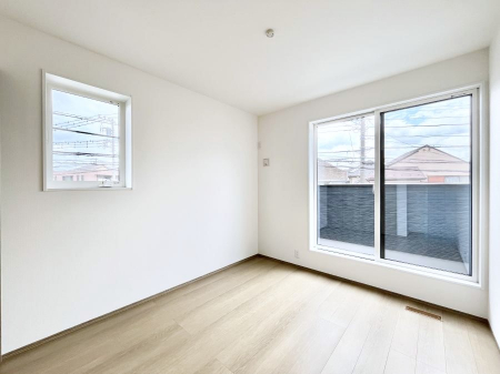 ���̑����ρ@�������Q�������`Bed Room�`�@2�ʍ̌����m�ۂ������邢�����́A���ʂ����ǂ��A��ϋ��S�n�̗ǂ���ԂƂȂ��Ă���܂��B�u�₩�ȕ��������ċN���钩�́A���K�����̎n�܂�ɁI���������ʕ����ƂĂ��ǂ��Z�܂���