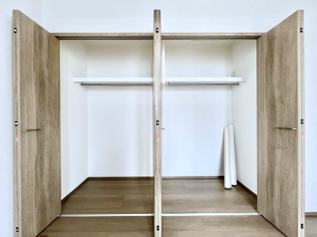 ���[�@�����`Closet�`�@�ǖʃN���[�[�b�g������΃^���X��u���K�v���Ȃ��A�o������̂Ȃ��X�b�L����Ԃ��ێ��ł��܂��B����ꂽ�X�y�[�X��L���Ɋ��p�ł������B�G�߂̈ߗނ��̕i�Ȃǂ����Ղ���[�o���܂��ˁ�