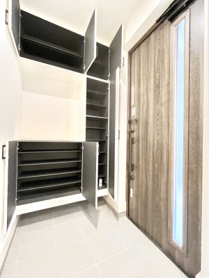 ���̑����ρ@�����Ղ���[�ł���V���[�Y�{�b�N�X�ŉƑ��S���̌C���A���ւ�������B  