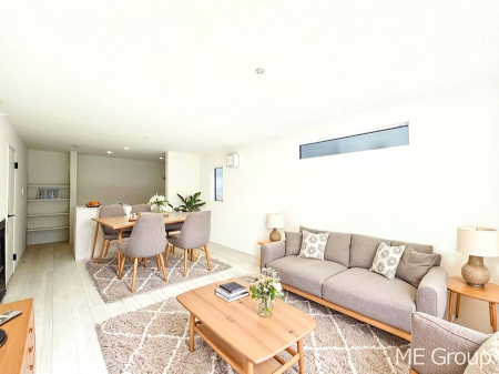 ���r���O�@�����`Living�`�@�Ƒ��̉�b��Ί炪�s���������r���O�ł��B�q���������Ă�p�����Ȃ���A�傫�ȃ\�t�@��_�C�j���O�e�[�u���ł������H���������肭�났�����􂻂�Ȗ������������Ԃł��I���Ƌ��CG�ł�