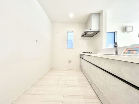 �L�b�`���@�����`Kitchen�`�@���R�������鑋�̂���L�b�`���������g���ꏊ�����炱���A�g��������l�����܂����B�������Ƃ����L�b�`���R�[�i�[�͎����L���Ȏd�オ��ƂȂ��Ă���܂��B