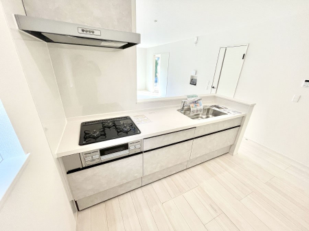 �L�b�`���@�����`Kitchen�`  ���r���O�����n����J�E���^�[�L�b�`���B  ���������Ȃ���Ƒ��ƃR�~���j�P�[�V�������Ƃ�邾���łȂ��A�傫�ȊJ���������邱�Ƃ��ł��܂��B  ���q�l�̐����������邱�Ƃ��ł��܂��ˁI