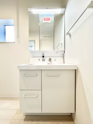 ���ʑ�E���ʏ��@�����`Dressing Room�`�@�Â��Ȃ肪���Ȑ��ʏ�����������ƍ̌��Ɗ��C���\�Ȃ̂ŋC�����悭���g�������܂��B�O�ʋ��^�C�v�̐��ʑ�͋������[�ŎU�炩�肪���Ȑ��ʏ����X�b�L����