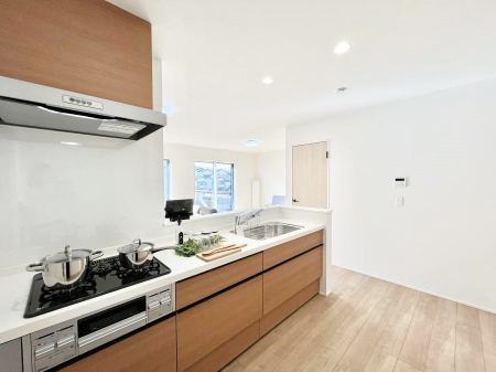 �L�b�`���@�����`Kitchen�`���r���O�����n����J�E���^�[�L�b�`���B���������Ȃ���Ƒ��ƃR�~���j�P�[�V�������Ƃ�邾���łȂ��A�傫�ȊJ���������邱�Ƃ��ł��܂��B  ���q�l�̐����������邱�Ƃ��ł��܂��ˁI