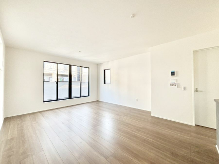 ���̑����ρ@�Ƒ��̏Ί炪���R�Ɛ��܂�Ă���A����ȕ��͋C�̃_�C�j���O�Ɏd�オ���Ă��܂��B