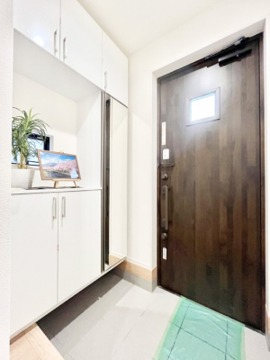 ���ց@�����`Entrance�`�@���ʔ��~���[�t�Ȃ̂ŁA���o�����O�̐g�����Ȃ݃`�F�b�N�Ɂ��􌺊ւ͂��q�l�����o�}�������ԍŏ��̏ꏊ�A�A���Ă��鎞�ɓ���ŏ��̏ꏊ�B����ȏꏊ�����炱���A���ǂ���ԂɁc��