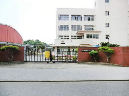 ���ӊ��@���w�Z 550m �D���s���ŎR�����w�Z