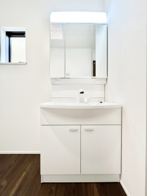 ���ʑ�E���ʏ��@�������P�������`Dressing Room�`  ����������F�����œ��ꂳ��Ă���ƁA�X�b�L���Ɛ�������ۂ������܂��B���̗��ɂ͂����Ղ�Ǝ��[�X�y�[�X��W�������I�����́A�V���v�����@�\�����d�����āB