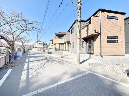 ���n�O�ώʐ^�@�O�ʓ��H�F �� 6.11m �����O�ʓ��H�͊ՐÂȏZ��n���͂���Ԓʂ�̏��Ȃ����H�B���Ԃ̏o��������炭�炭�ł��I���s���_�E���n���w�̂���]�́A���C�y�ɂ��₢���킹���������I