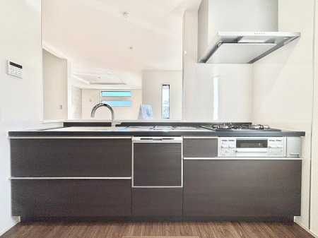 �L�b�`���@������2�������`Kitchen�`�@��b���e�ރ��r���O�A�������������Ȃ�L�b�`���B�Ƃ́A�������������ł͂Ȃ��A��炵��������A���K�ɂ���ꏊ�B�Ί�̖����A���炬�̓��X�̂��߂ɁA�ŐV�̐ݔ��E�d�l���̗p�B