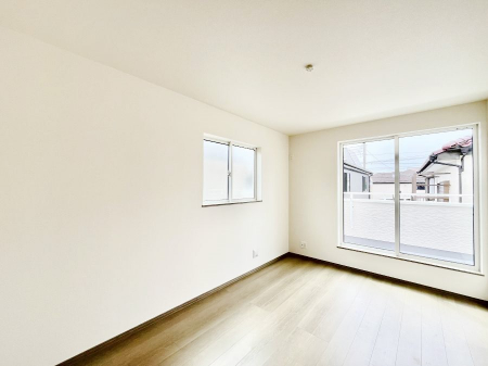 �Q���@������A�������`Bed Room�`�@�u��������������l�v�Ƃ��v�w�ł�����肭�낰��Q���B�����̉Ǝ��₨�d���ɔ�ꂽ���̓t�J�t�J�̃x�b�g�Ŗ�����Ă��������B�{�I�������Ă����K�ȍL����������