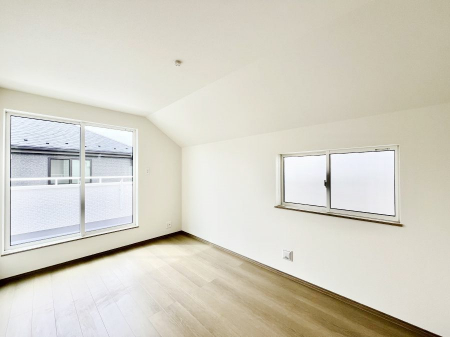 �Q���@������B�������`Bed Room�`�@�u��������������l�v�Ƃ��v�w�ł�����肭�낰��Q���B�����̉Ǝ��₨�d���ɔ�ꂽ���̓t�J�t�J�̃x�b�g�Ŗ�����Ă��������B�{�I�������Ă����K�ȍL����������