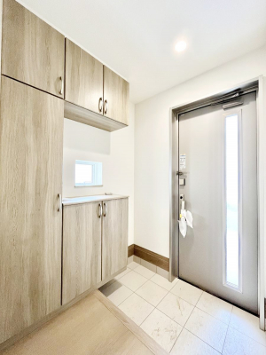 ���ց@������B�������`Entrance�`�@�Ƃ̒��ł��q�l���}����ŏ��̏ꏊ�ł��錺�ւ́A�Ƃ̈�ۂ��̂��̂ł��I�L�x�Ȍ��֎��[�ŁA����Y��ɕۂ��Ƃ��o���܂��􌺊ւɂ͂����Ղ���[�̉��ʔ��������I