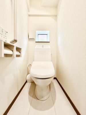 �g�C���@������B�������`Toilet�`�@�������̂��鐅����g�C���̓E�H�V�����b�g�t���ł����g�C���͖����g�킴��𓾂Ȃ����́B����������ۂ������ł��ˁB�g�C����2��������̂Œ��̍��G���ɕ֗��ł��I