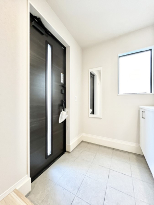 ���ց@�����`Entrance�`�@�Ƃ̒��ł��q�l���}����ŏ��̏ꏊ�ł��錺�ւ́A�Ƃ̈�ۂ��̂��̂ł��I�L�x�Ȍ��֎��[�ŁA����Y��ɕۂ��Ƃ��o���܂��􌺊ւɂ͂����Ղ���[�̉��ʔ��������I