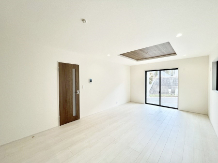 ���r���O�@���邢�z���������A�����̕��͋C�ɖ�������郊�r���O�E�_�C�j���O�B