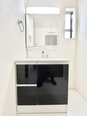 ���ʑ�E���ʏ��@�O�ʋ��̗��ɁA���ϕi��q���p�i�Ȃǂ����[�\�B���ʑ����������ƕۂ��܂��I