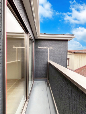 �o���R�j�[�@�������Q�������`Balcony�`  �o���R�j�[�͉������z���������݁A���z�c����󕨂��C�����悭�������Ƃ��ł��܂��B  �g���₷���J���I�ȃo���R�j�[�ł����z�����������Ղ�~�蒍���A�o���R�j�[�t���Z�܂��B  