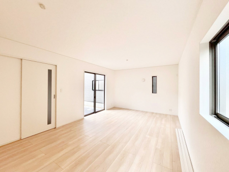 ���r���O�@�������Q�������`Living�`�@�O���̗��Ȃ��V���v���ł�������LDK�B�傫�ȑ�������������������ނ̂Ŏ��������邭�A�Ƒ��̌e���̏�Ƃ��ăs�b�^���ł��B�J�����Ɠ�������̗ǂ��𐥔񂲗����������I