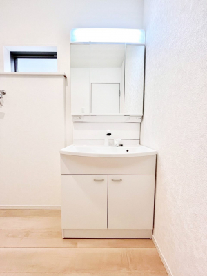 ���ʑ�E���ʏ��@�������Q�������`Dressing Room�`  ����������F�����œ��ꂳ��Ă���ƁA�X�b�L���Ɛ�������ۂ������܂��B���̗��ɂ͂����Ղ�Ǝ��[�X�y�[�X��W�������I�����́A�V���v�����@�\�����d�����āB