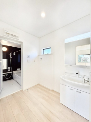 ���ʑ�E���ʏ��@�����`Dressing Room�`�@�Â��Ȃ肪���Ȑ��ʏ�����������ƍ̌��Ɗ��C���\�Ȃ̂ŋC�����悭���g�������܂��B�O�ʋ��^�C�v�̐��ʑ�͋������[�ŎU�炩�肪���Ȑ��ʏ����X�b�L����