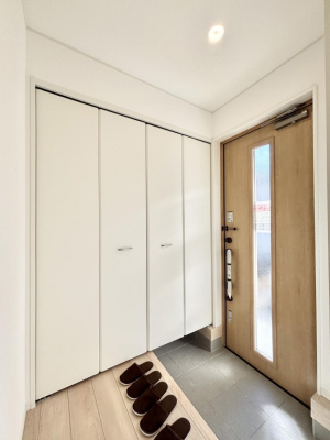 ���ց@�����`Entrance�`�@�Ƃ̒��ł��q�l���}����ŏ��̏ꏊ�ł��錺�ւ́A�Ƃ̈�ۂ��̂��̂ł��I�L�x�Ȍ��֎��[�ŁA����Y��ɕۂ��Ƃ��o���܂��􌺊ւɂ͂����Ղ���[�̉��ʔ��������I