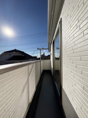 �o���R�j�[�@�����`Balcony�`�@������̃o���R�j�[�̑O�ɂ͉_�ȊO�ɑ��z���Ղ���̂�����܂���B�����󕨂������₷���A����薾�邭�C�����̂������������Ă��܂��B�Ƒ��S�����̐��󕨂���C�Ɋ����܂��B